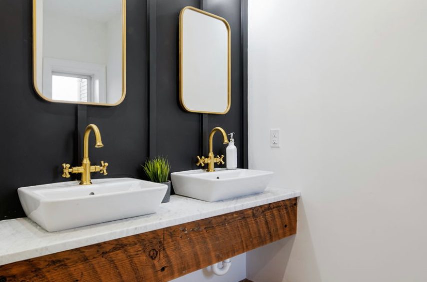 2nd floor full bathroom