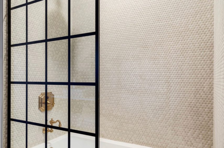 2nd floor full bathroom